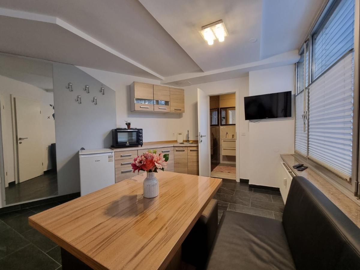 App Central Market Apartment Ljubljana Bagian luar foto